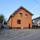 Ponúkam na predaj tehlový rodinný dom v centre Terchovej aj s ďalšou budovou.